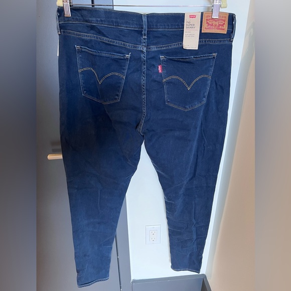 Women’s Levi’s, 710 super skinny mid rise slim through hip/thigh size 18 medium. - Picture 2 of 2